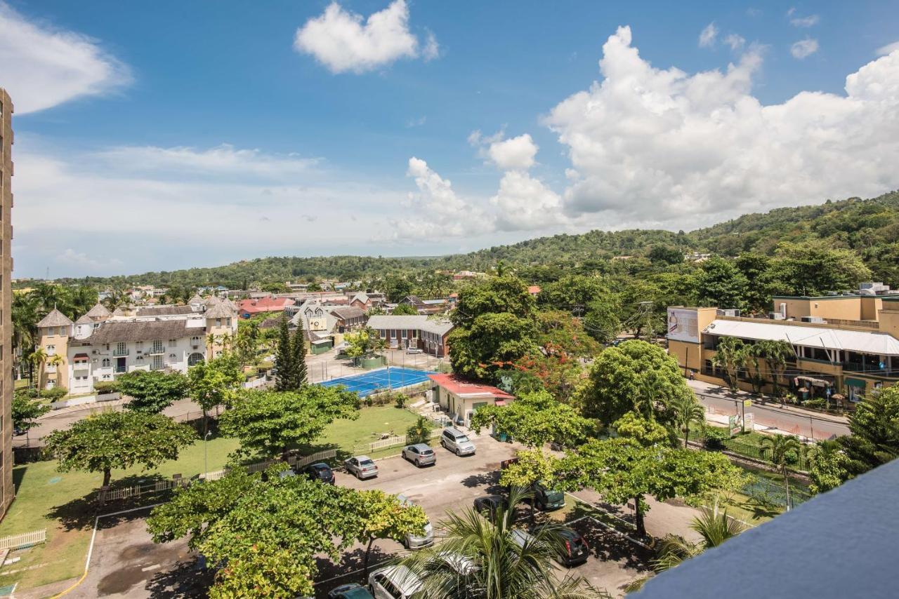 Emerald One Bedroom Suite At Turtle Towers Ocho Rios Exteriör bild