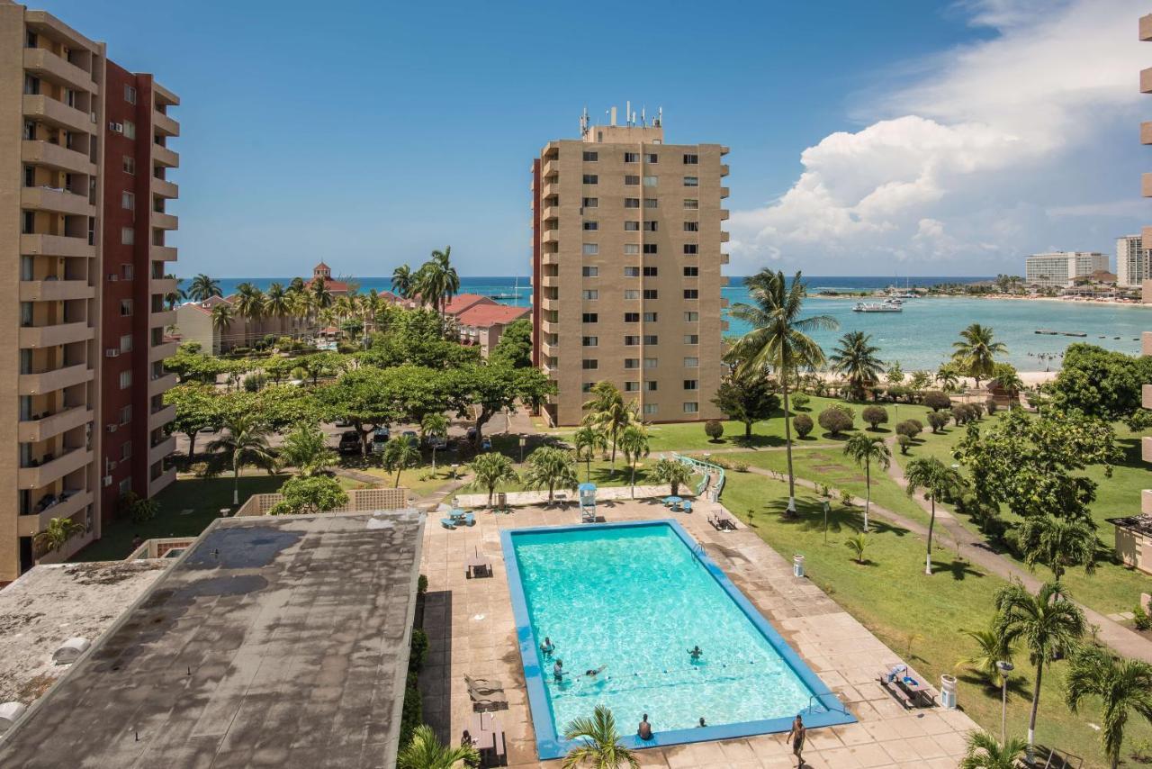 Emerald One Bedroom Suite At Turtle Towers Ocho Rios Exteriör bild